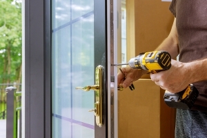 A constructor mounting a door handle