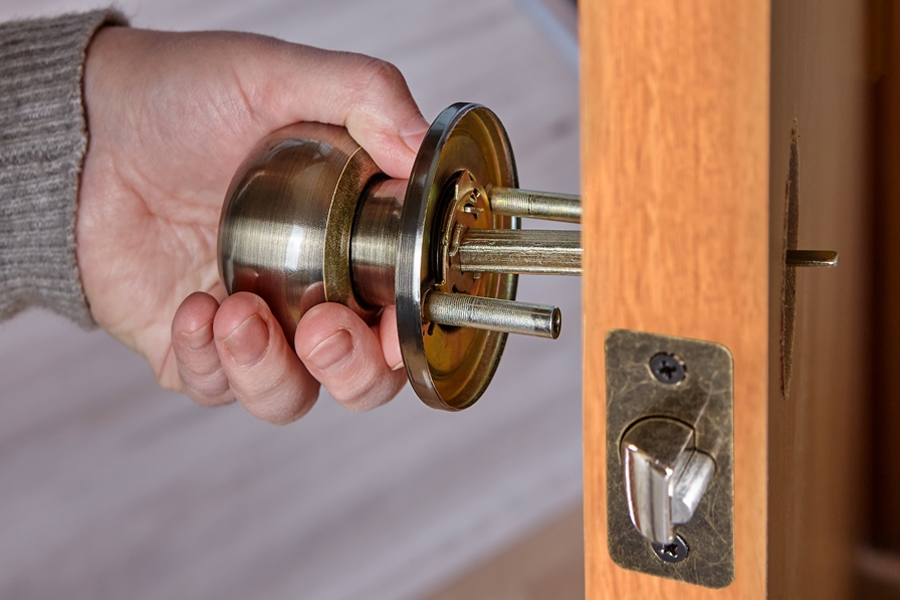 Removing a door knob